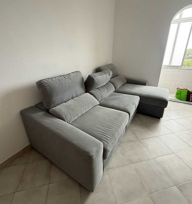 Sofá chaise longue cinza