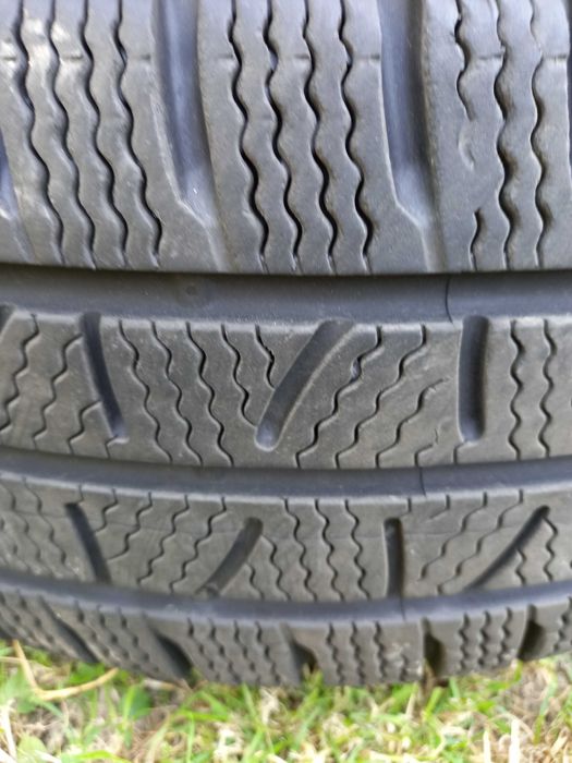 Колеса шини вантажні  PIRELLI   235/65Р16С зима