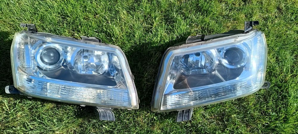 Reflektor lampa lewa  Grand Vitara xenon