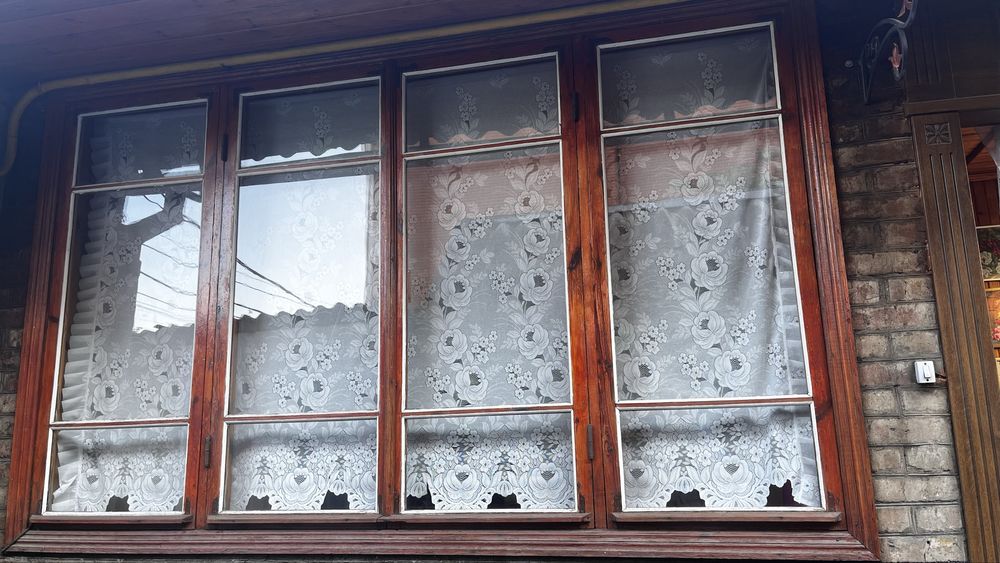 Вікна великі деревʼяні дубові зі склом