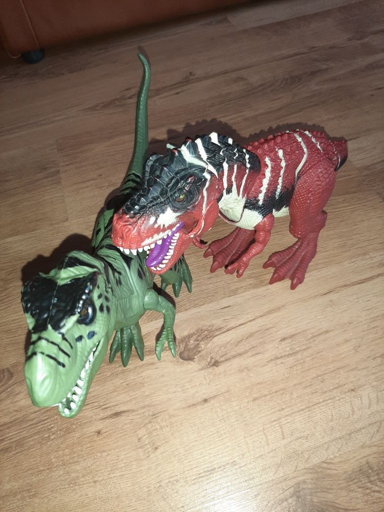 Dwa duże walczące dinozaury
