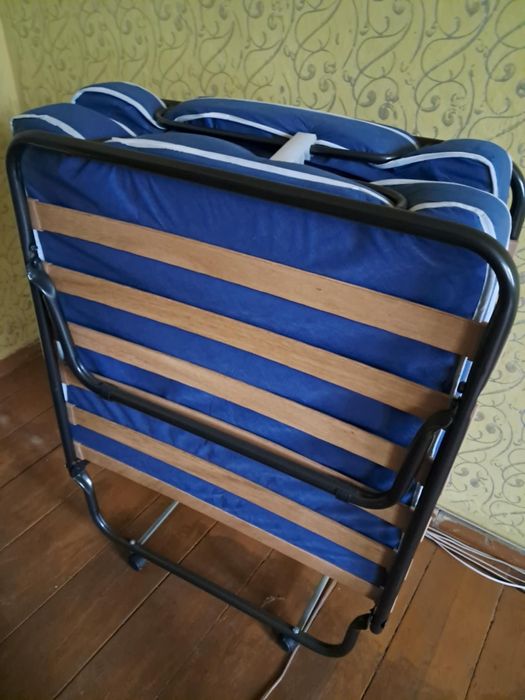 Łóżko składane materacem