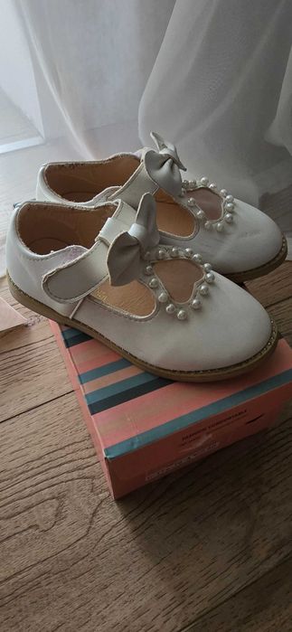 Нарядні туфлі для дівчинки на школу або свято