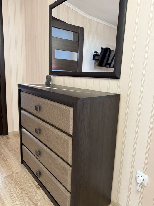 Комод, дзеркало і 2 приліжкові тумби Коен Гербор