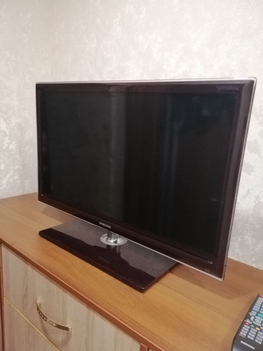 Продам телевизор Samsung 32"