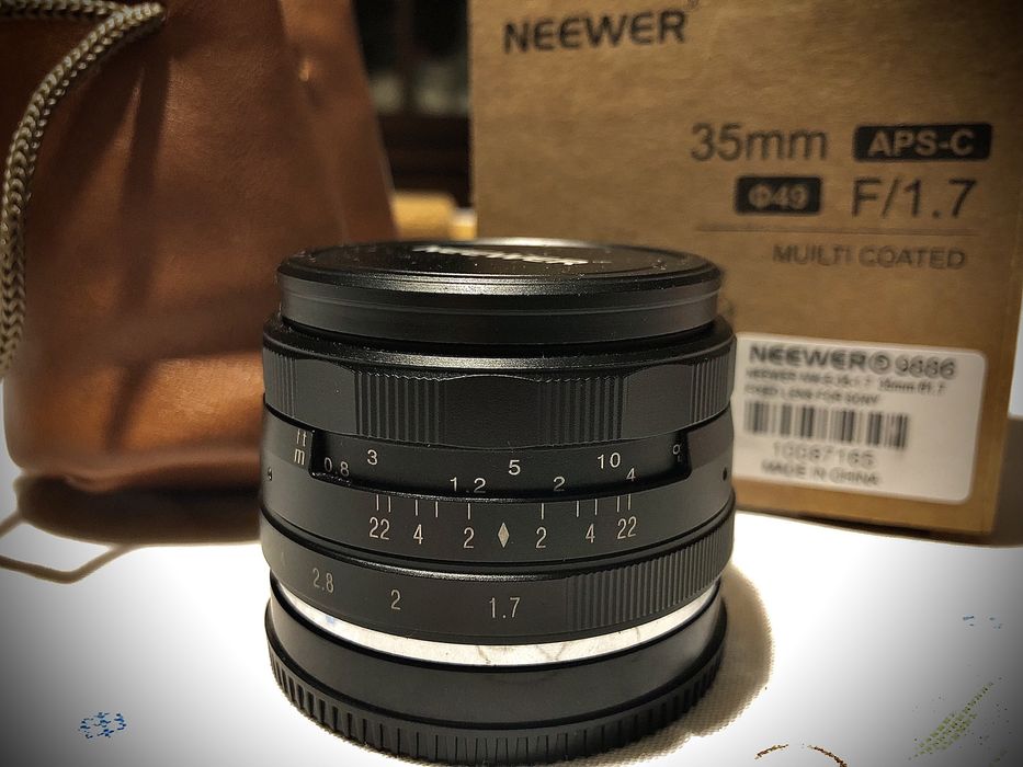 Sony ZV E-10 + Lente E PZ 16-50mm f3.5 OSS + Lente Neewer 30 mm f 1.7