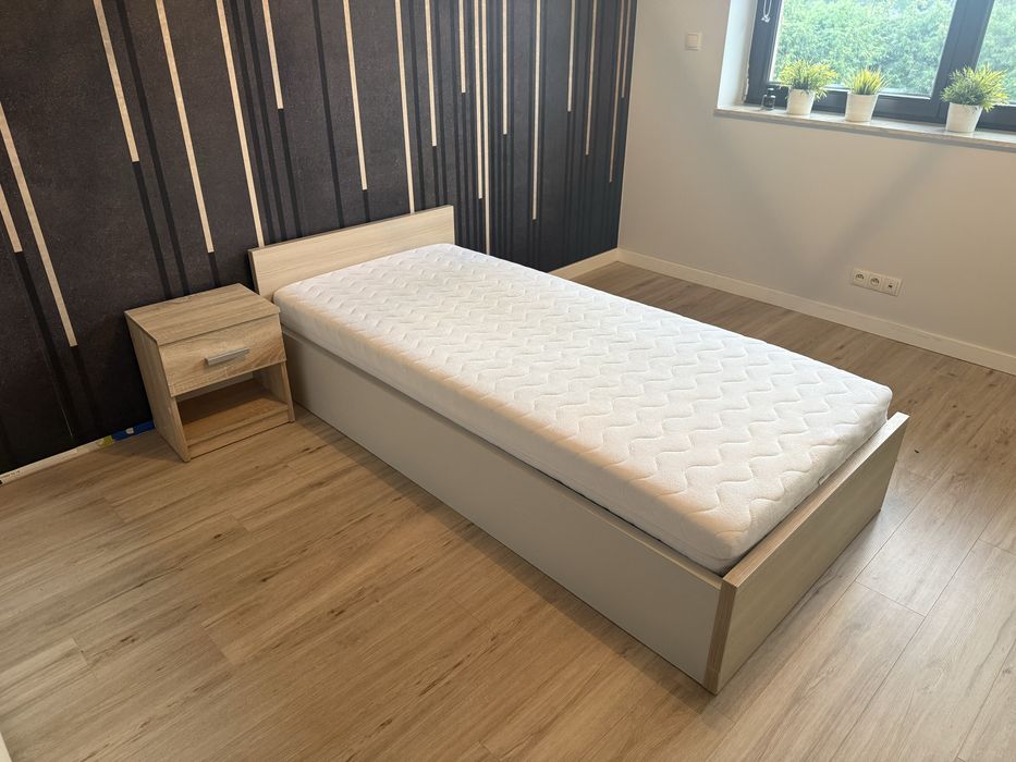 Łóżko ze stelazem i materacem 90x200 stan super
