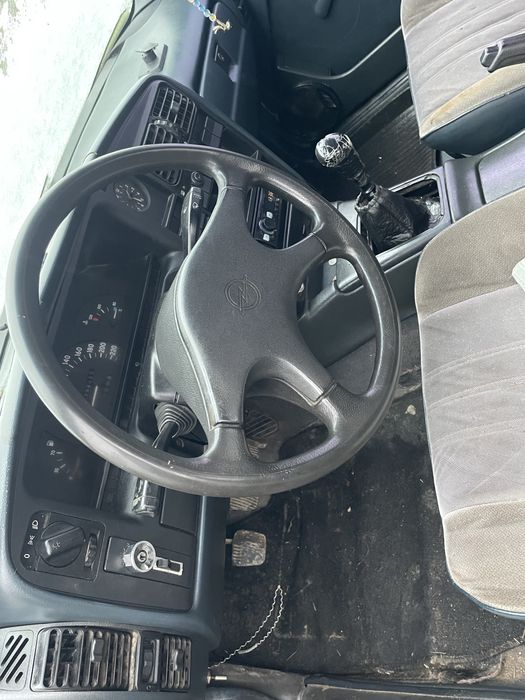 Продам опель омега 1.8