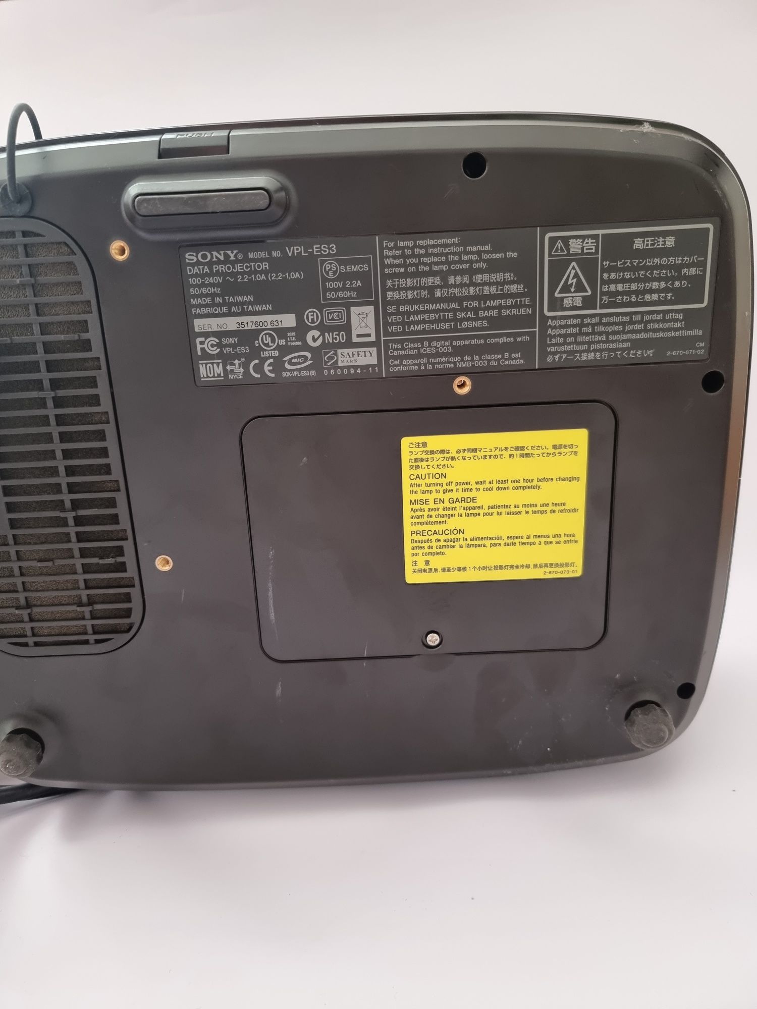 Projektor rzutnik Sony VPL-ES3 z kablem i pilotem