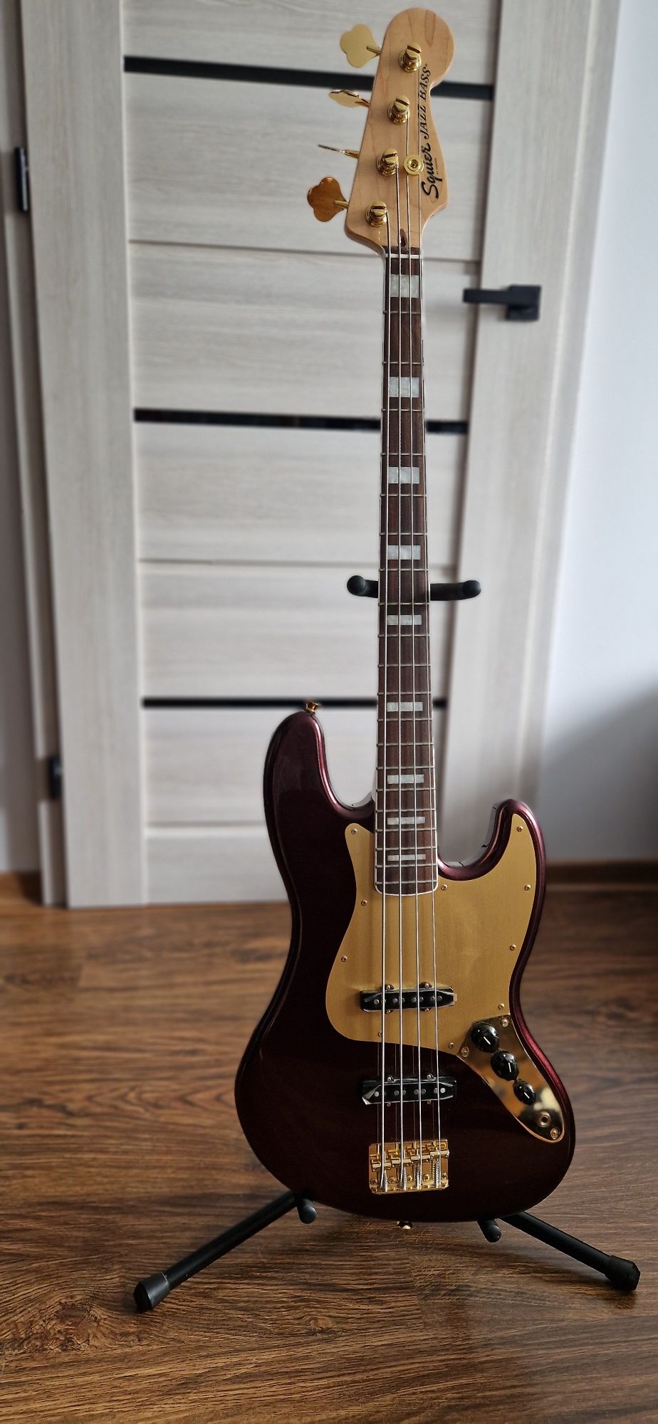 Squier 40th Anniversary Jazz Bass Gold Edition, Ruby Red Metallic
