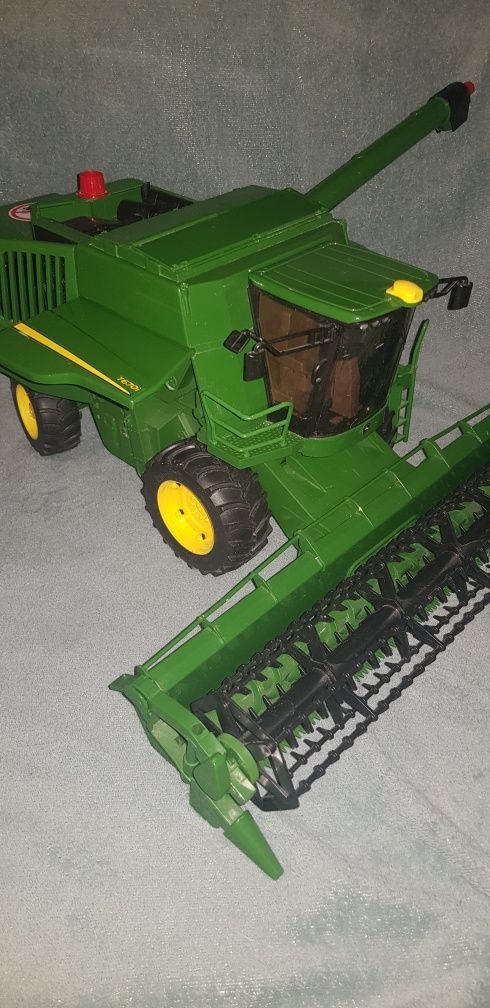 Sprzedam kombajn John deere firmy bruder