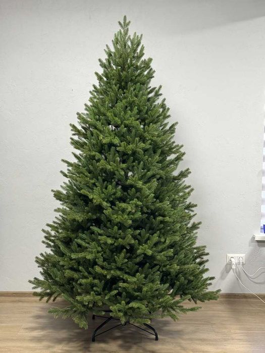 Ялинка Лита Володарка Лісу