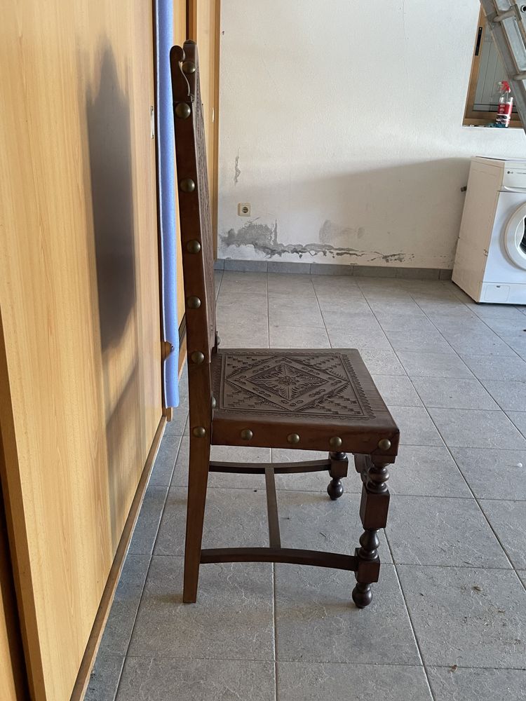 Cadeira  de sala  capela em couro