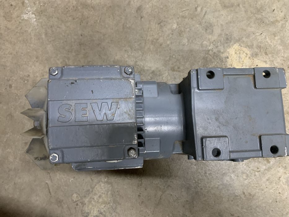 Продам 2 мотори SEW з редуктором з Німеччини