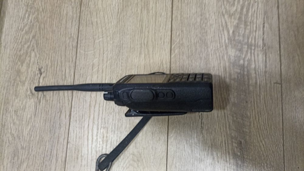 Продам радейку Motorola R7