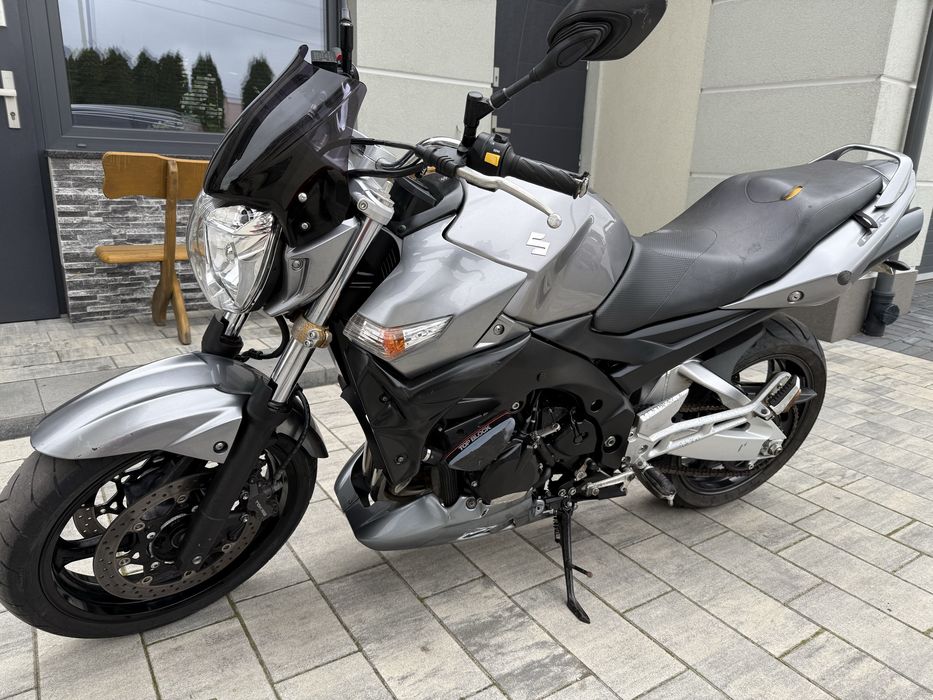 Suzuki Gsr 600 lekko uszkodzony