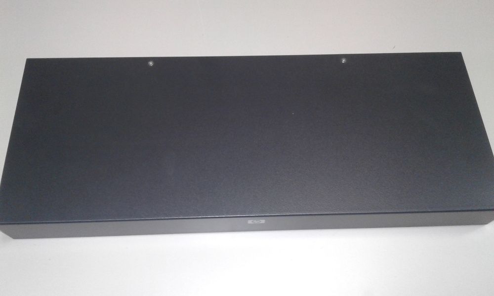 Коммутатор HP KVM Server Console Switch 8 ports 336044-B21 396630-001