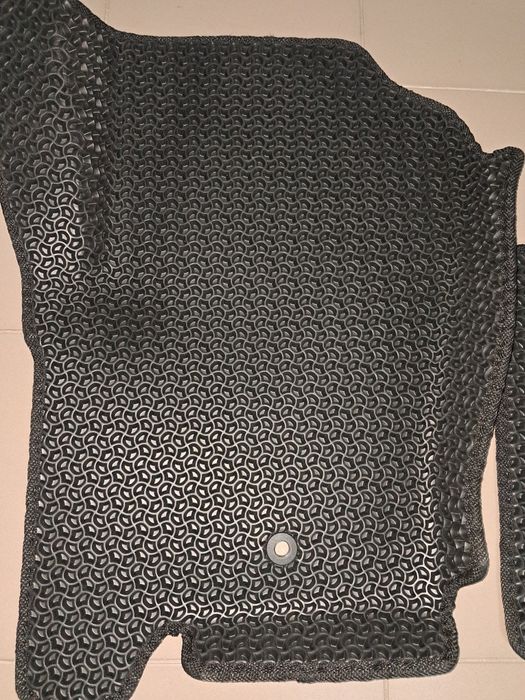 Килимки (поліки) на ЛЕНД РОВЕР ДІСКАВЕРІ 4 2010Р.В