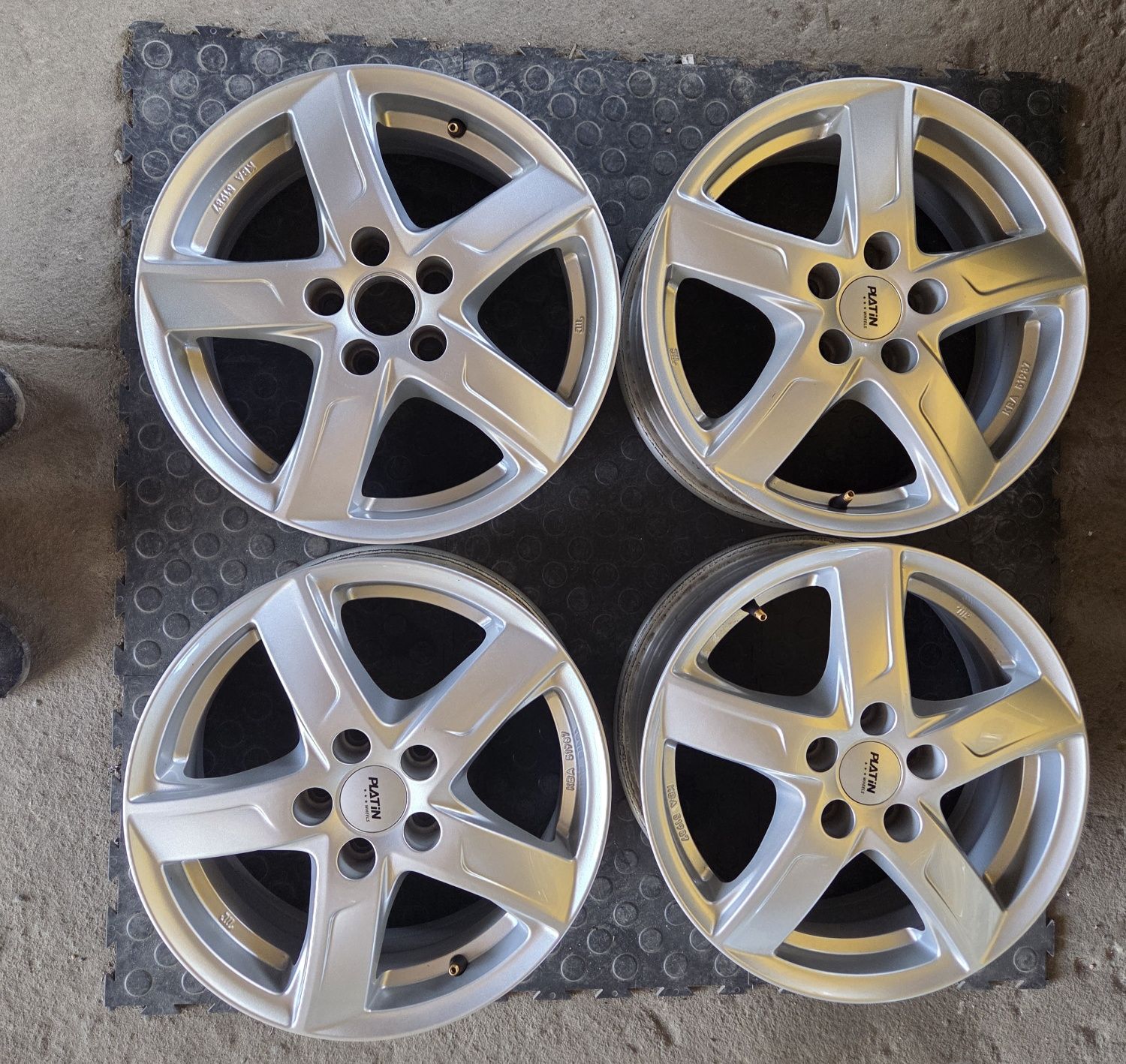 Felgi Aluminiowe 5x100 6Jx15 ET 42 Skoda Audi Seat Vw