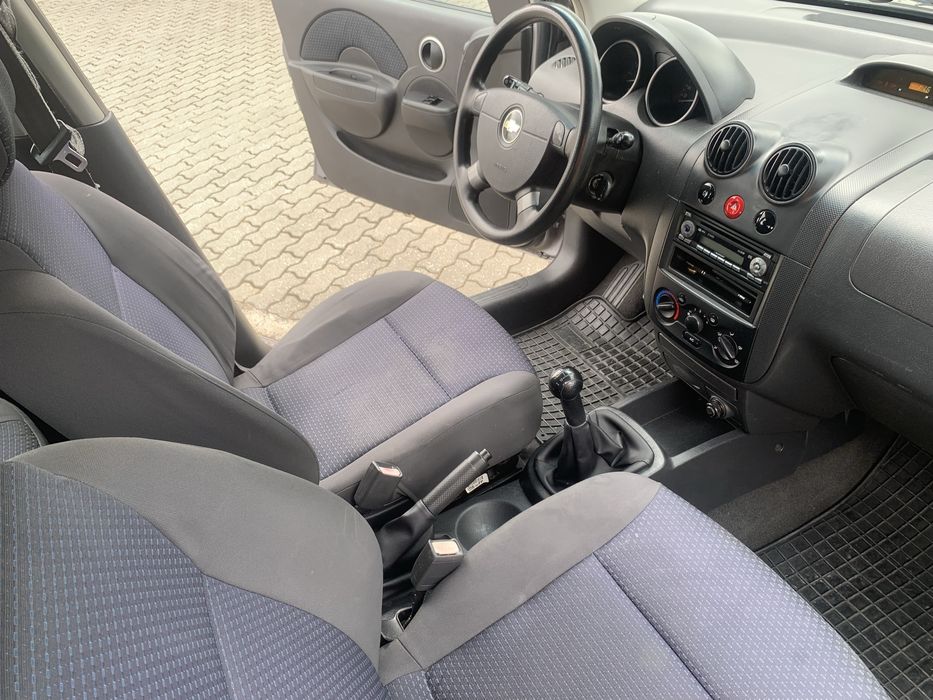 Chevrolet Kalos 1.2 SE looks