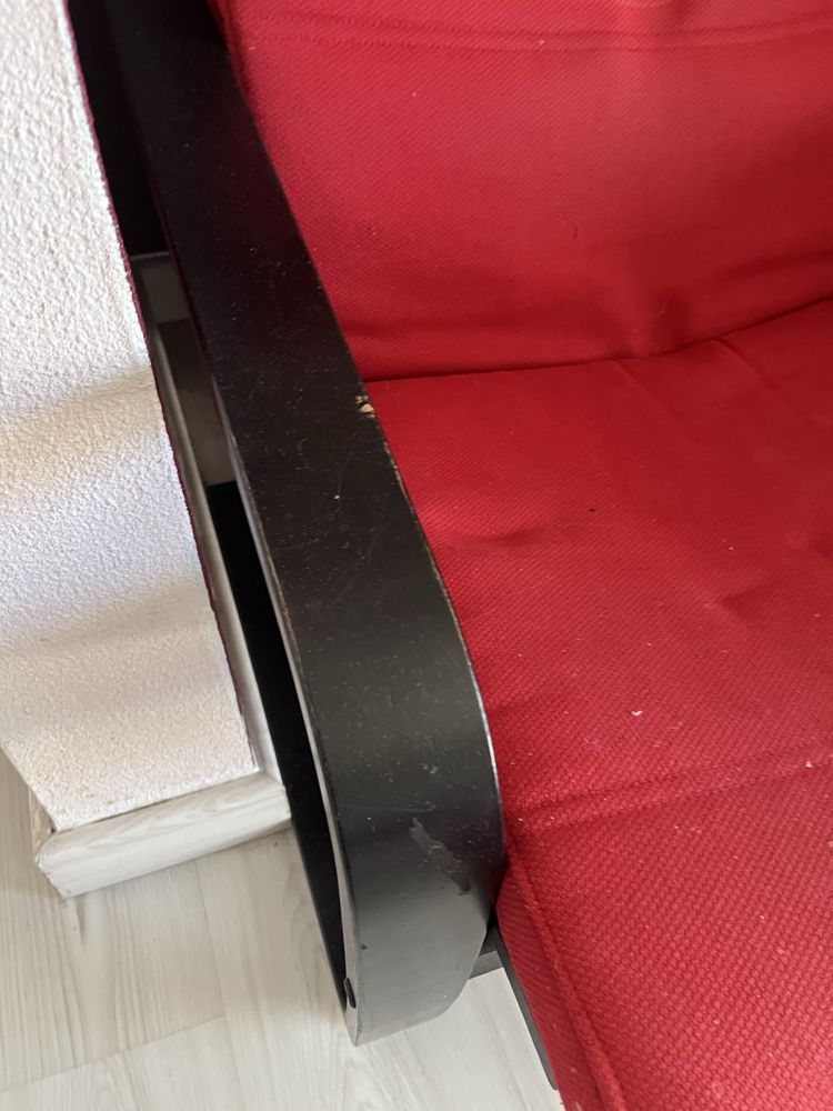 Poltrona e pousa pés Ikea vermelha usados