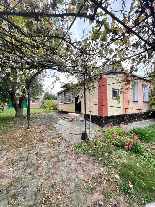 Продам будинок, окремостоячий з власним двором, ділянка 7 соток