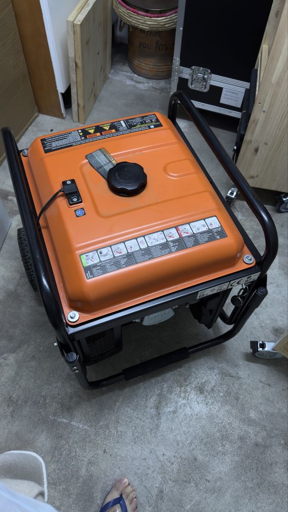 Gerador 6500w novo, apenas ligado 1x - Genergy MG7000E RC