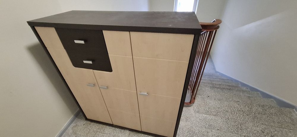 Duża komoda z półkami