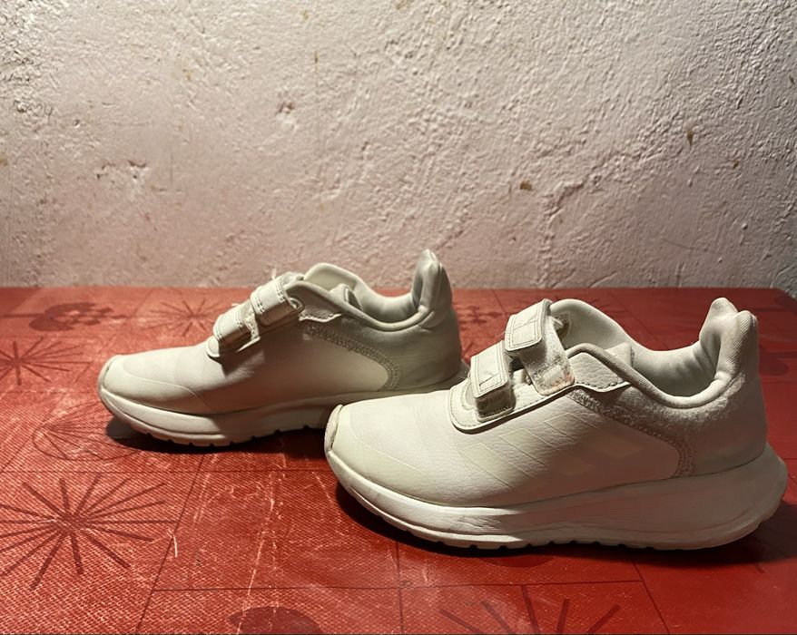 Кросівки adidas на дівчинку