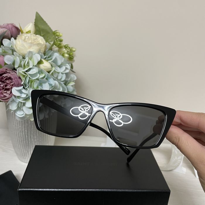 Сонцезахисні окуляри YSL