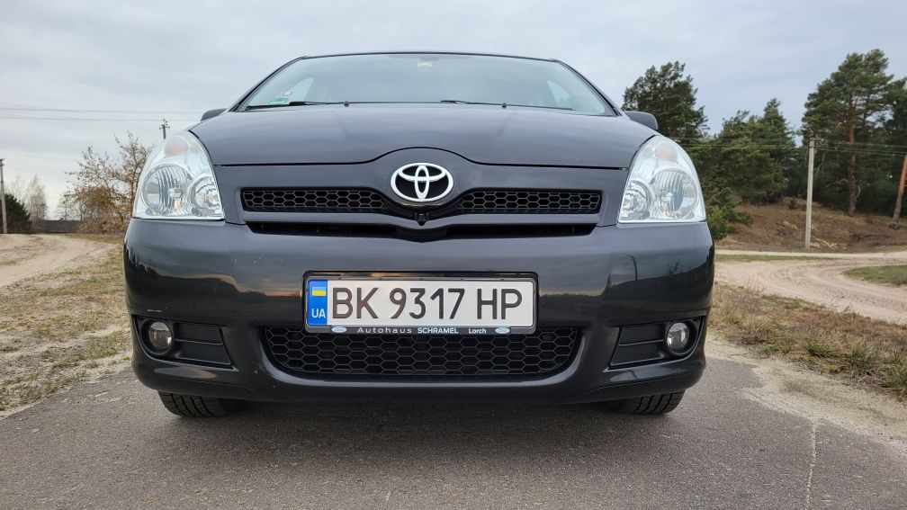 Надійне авто.     TOYOTA COROLA VERSO