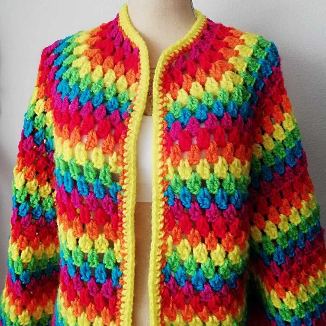 Casaco de crochet feito à mão