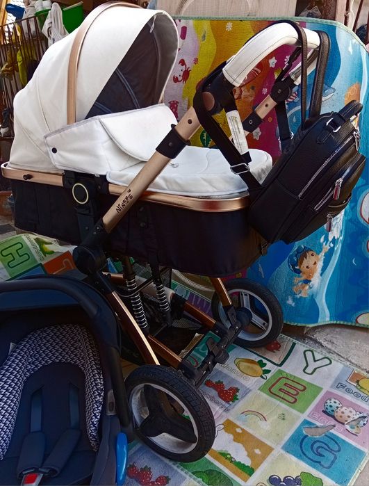 Продам детскую коляска Ninos 3 блока с автокреслом супер легкая.