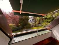 Toldo manual, em bom estado