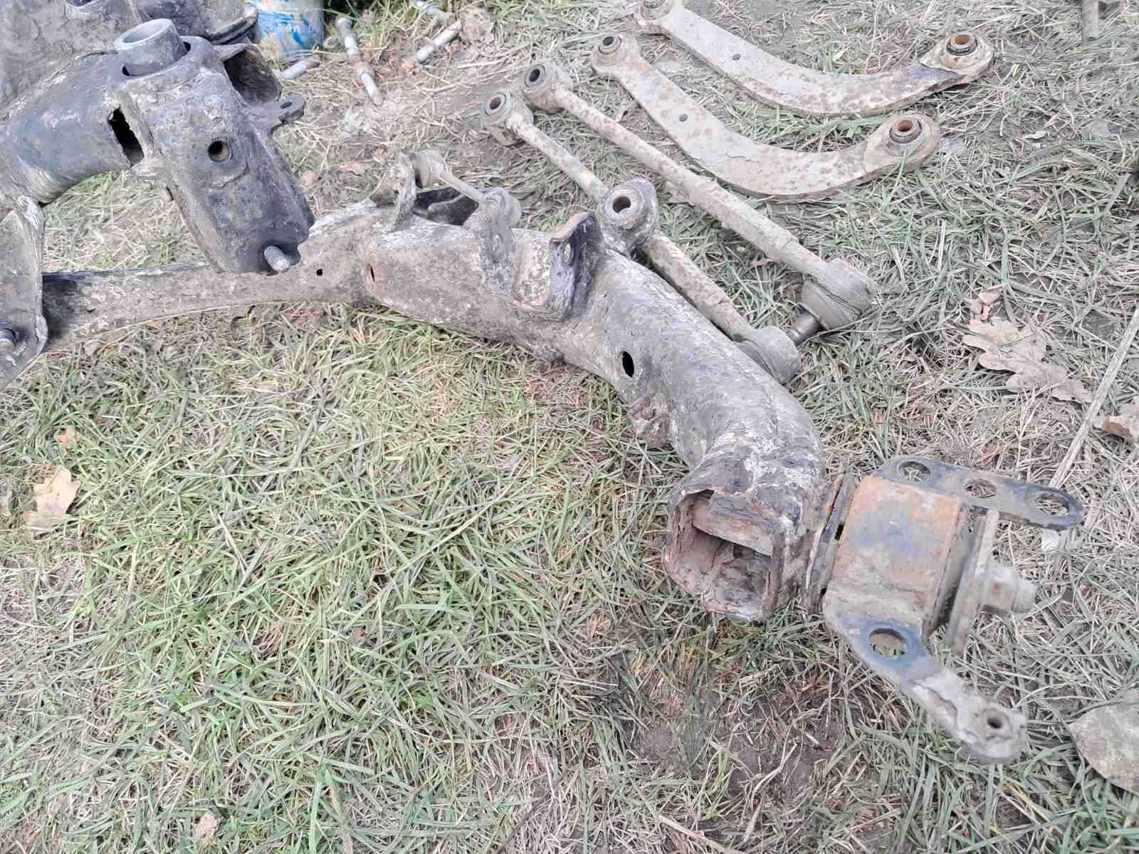 Задня балка ричаги тяги підвіски Тойота Авенсіс т25