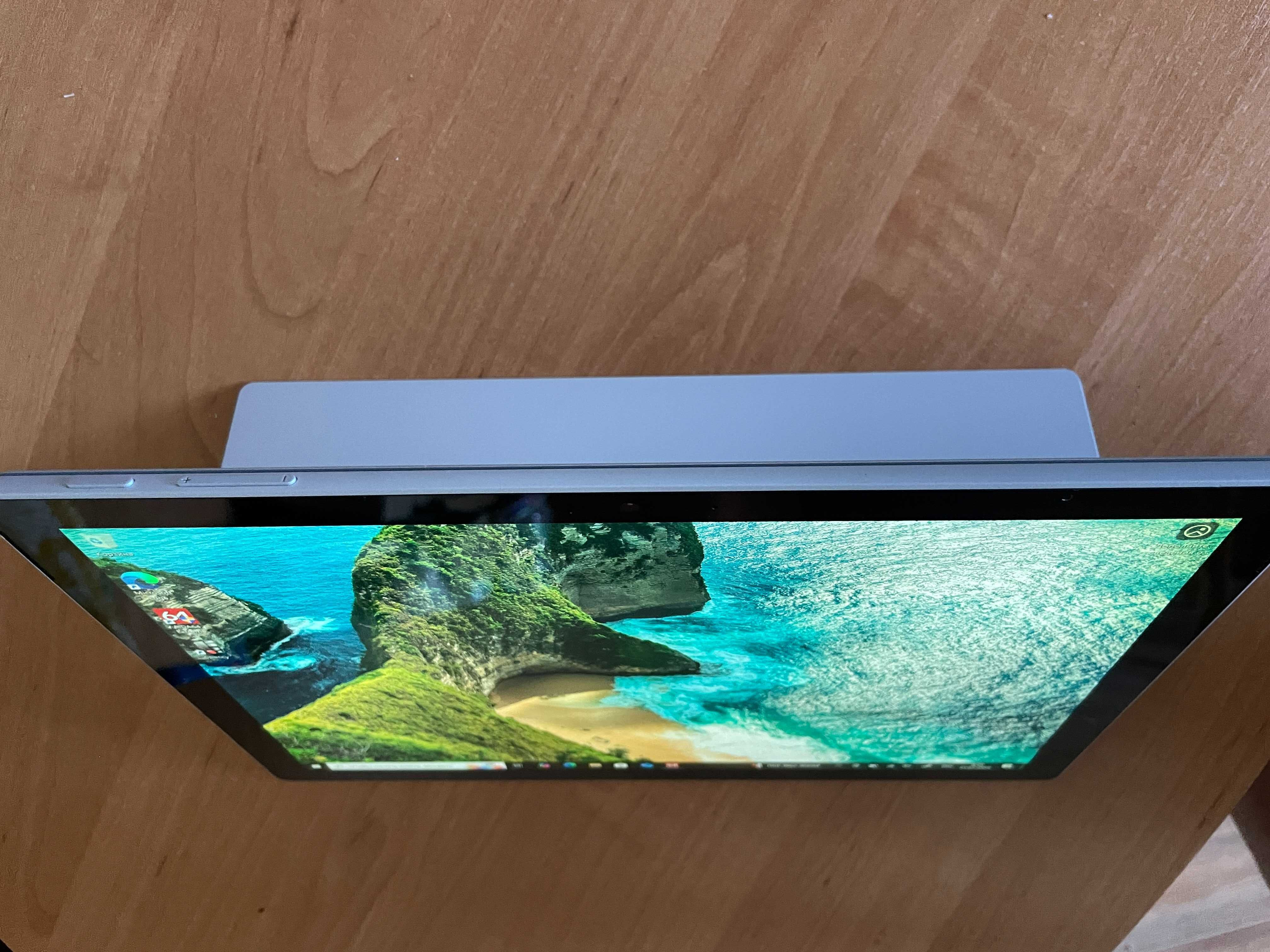 Microsoft Surface Pro 5. Windows 10 pro/ i5/8gb/ssd 256. Wi-Fi+LTE.