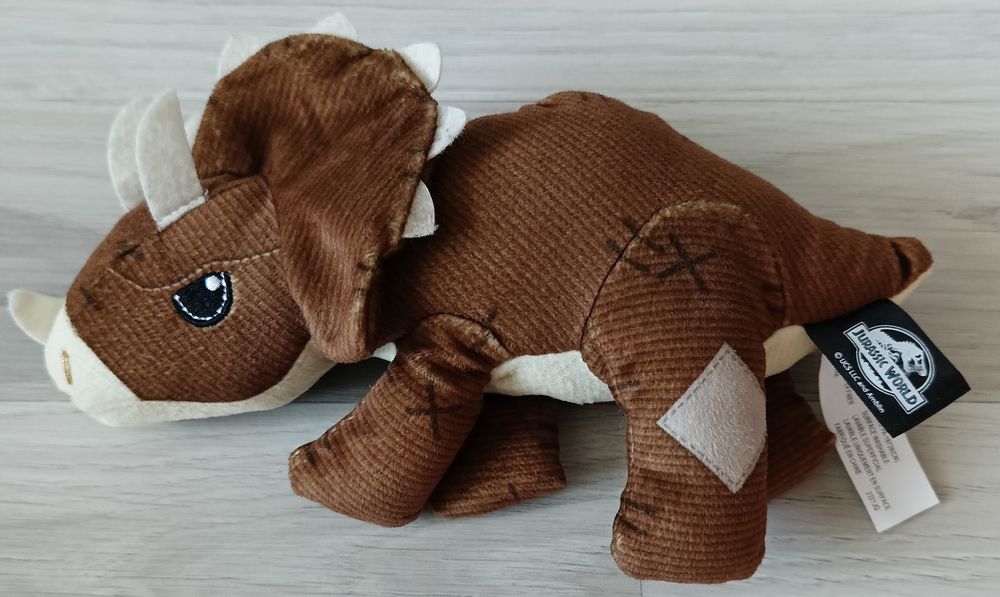 Jurassic World Park Jurajski Legacy Triceratops dinozaur maskotka 23cm