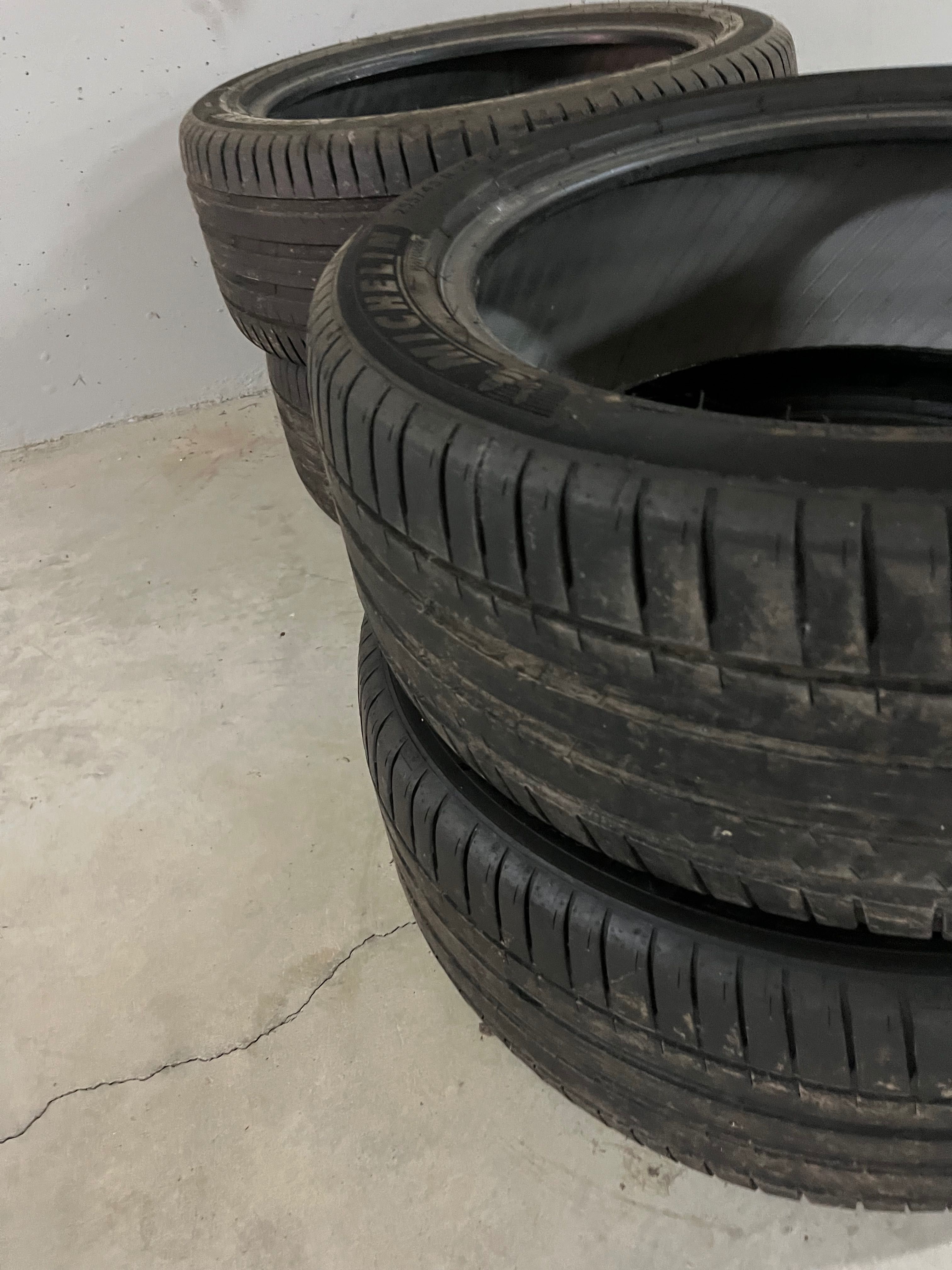 MICHELIN 255/45 R20