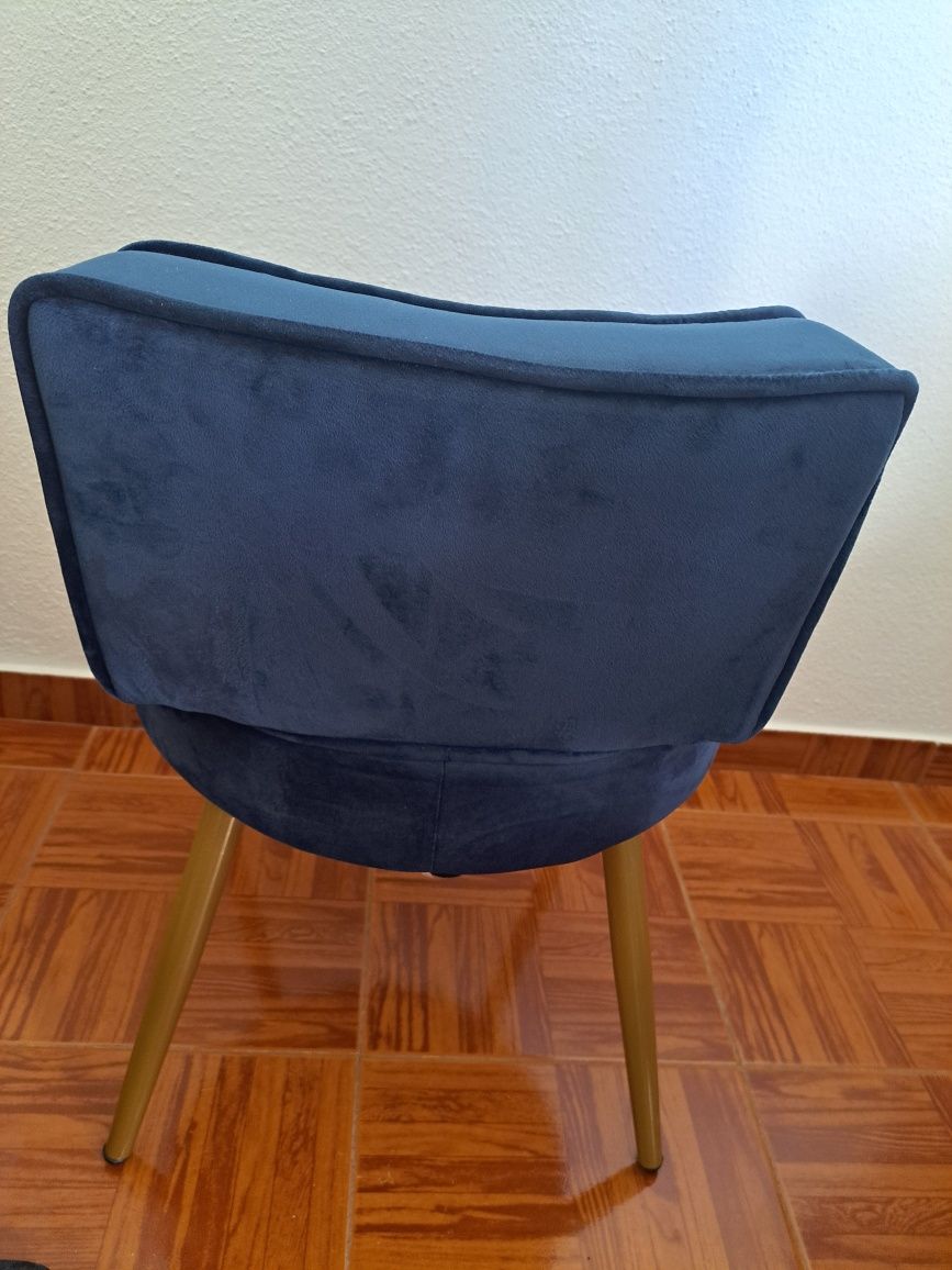 Cadeira de veludo zul escura