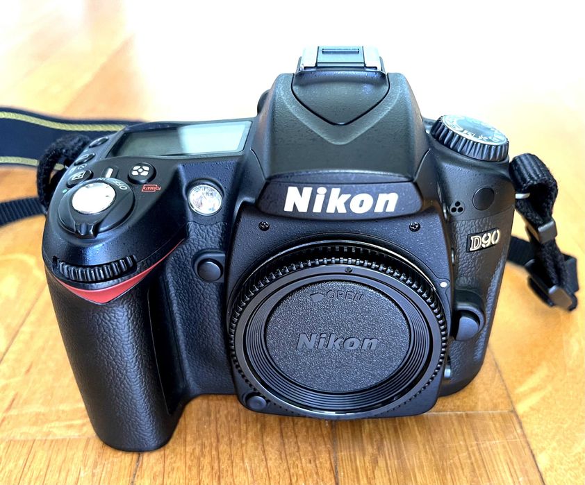 Nikon D90 - Câmera DSLR + Acessórios: Em excelente Estado