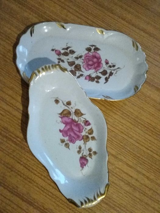 Продам фарфоровые блюда и тарелки.