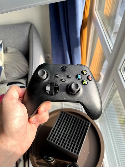 Xbox Series X 1TB + 2 геймпади + Mortal Kombat 11 Диск