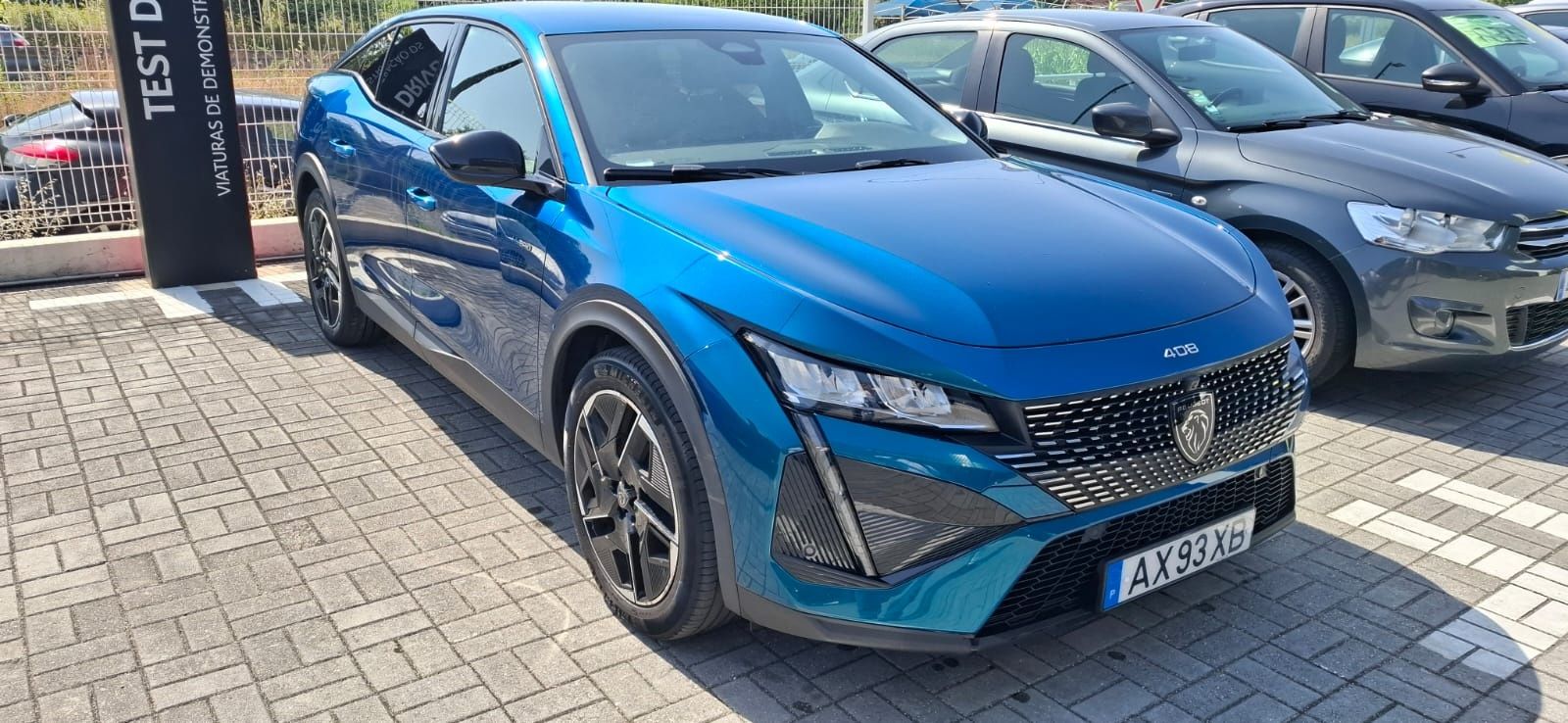 Peugeot 408 hybrid plug in 225cv