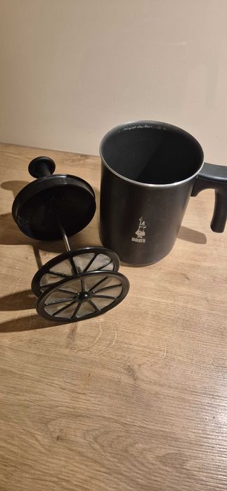 Manualny spieniacz do mleka Bialetti