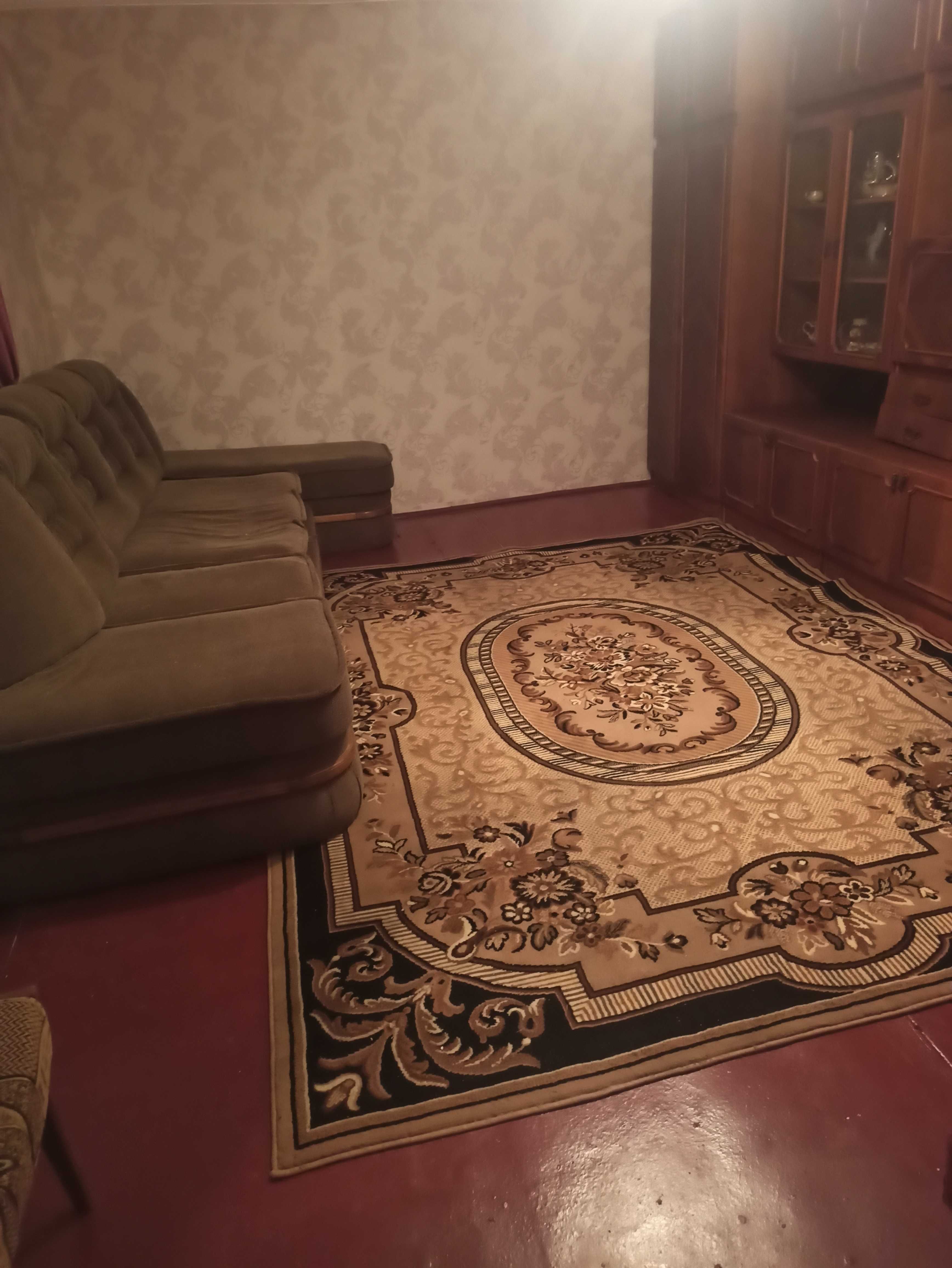 Здається трикімнатна квартира