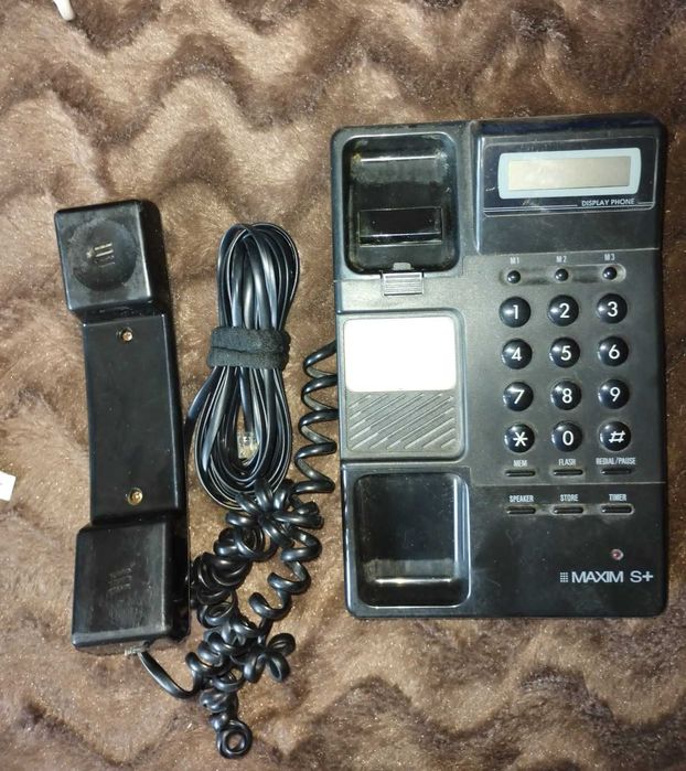 telefon stacjonarny, maxim S+, czarny telefon, telefon ze słuchawką