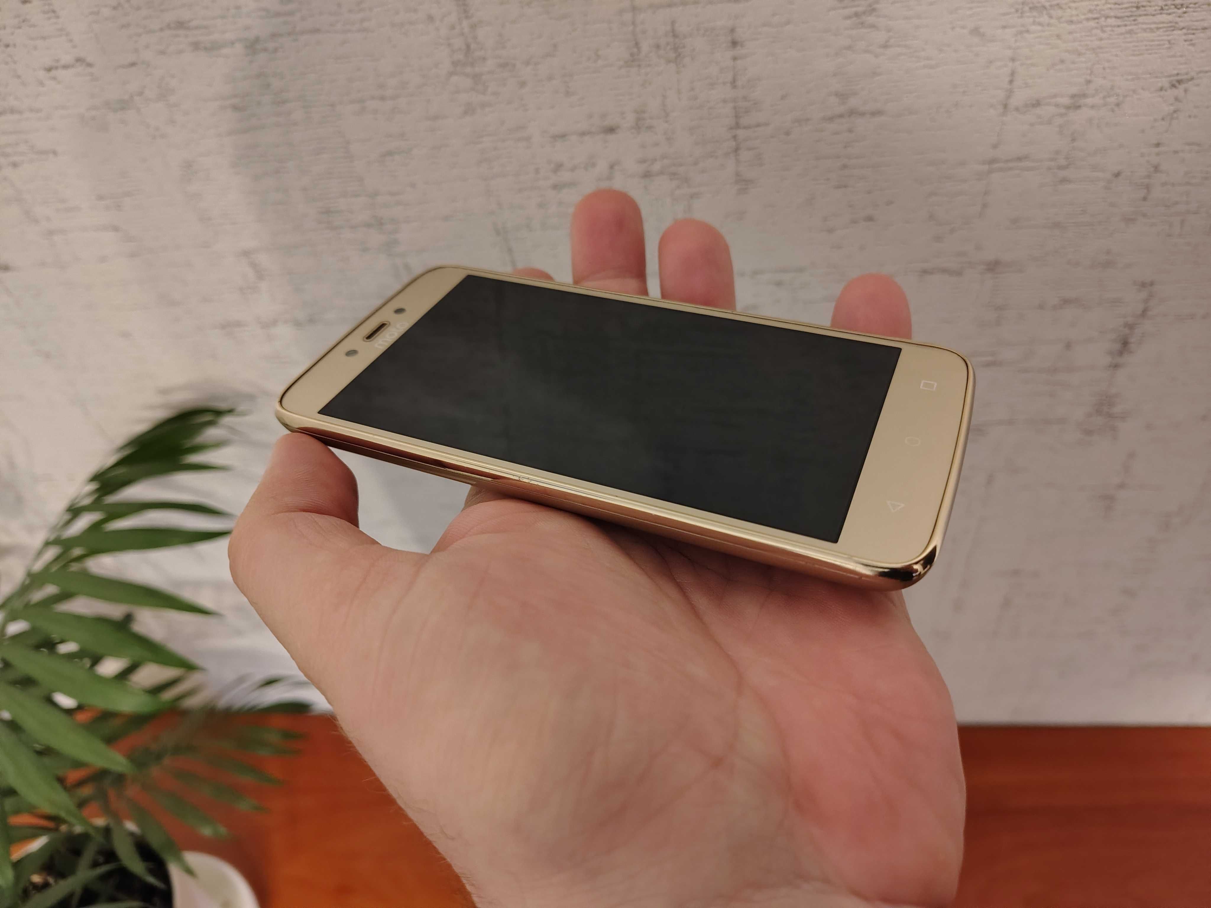 Smartfon Motorola Moto C Plus 1 GB / 16 GB 4G (LTE) złoty