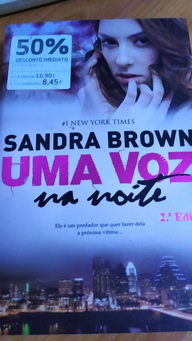 Uma voz na noite de Sandra Brown