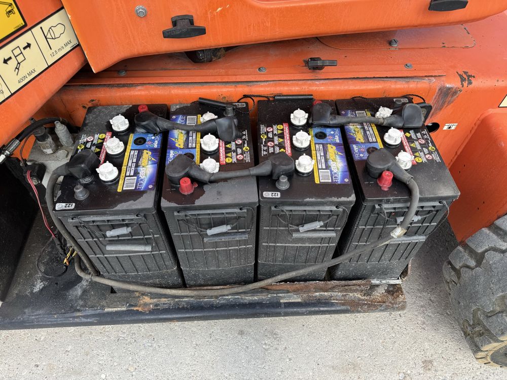 Podniśnik przegłubowy JLG E450 AJ