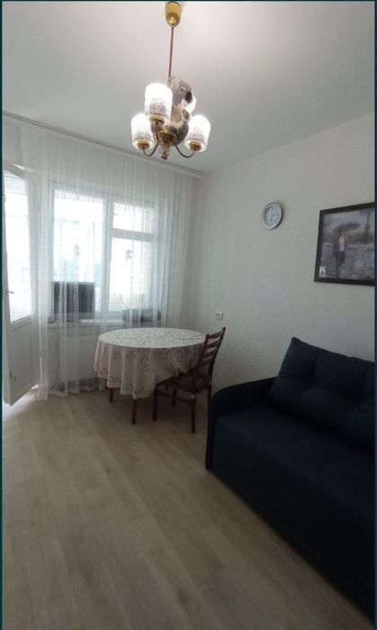 Продам КІМНАТУ З ВЕЛИКОЮ ЛОДЖЕЮ! В квартирі, р-н Ниви.